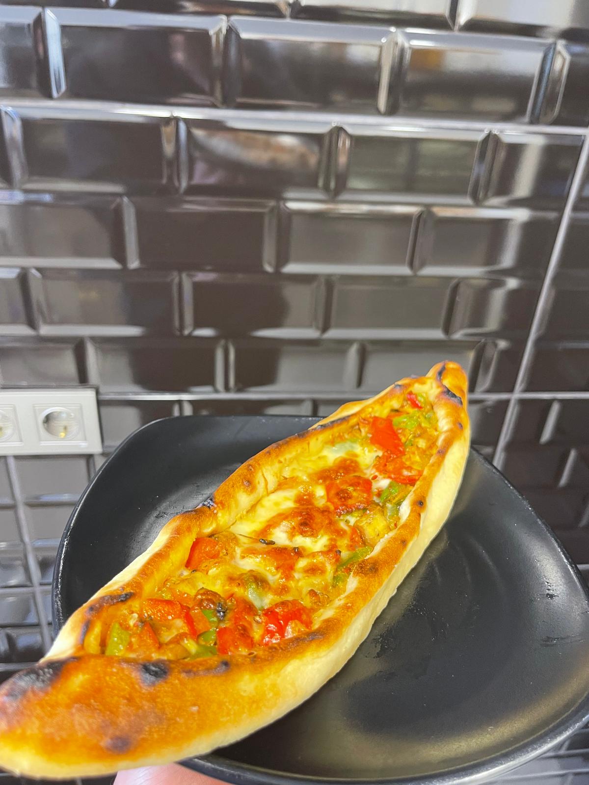 Kuşbaşı Kaşar Karadeniz Pidesi